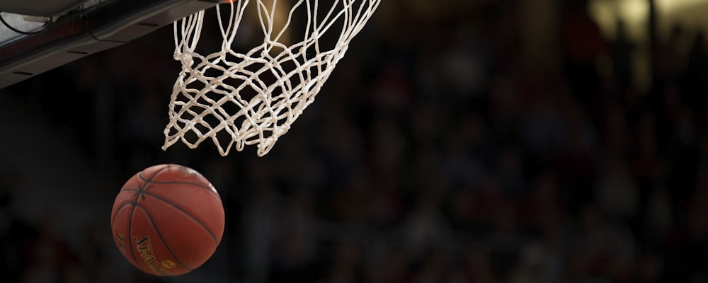美国职业篮球联赛NBA湖人队与勇士队的比赛直播现场